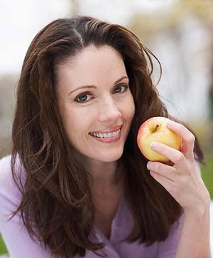 多吃苹果让女性远离肥胖_水果减肥