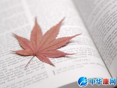 天空越蔚蓝,越怕抬头看.这两句话怎么解释?